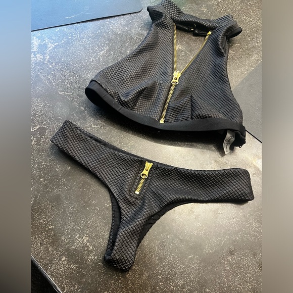 Beach Bunny black bikini - Picture 9 of 13